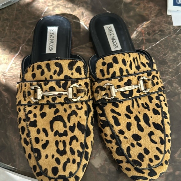 Steve Madden Leopard Print mules w gold bar - Picture 3 of 7
